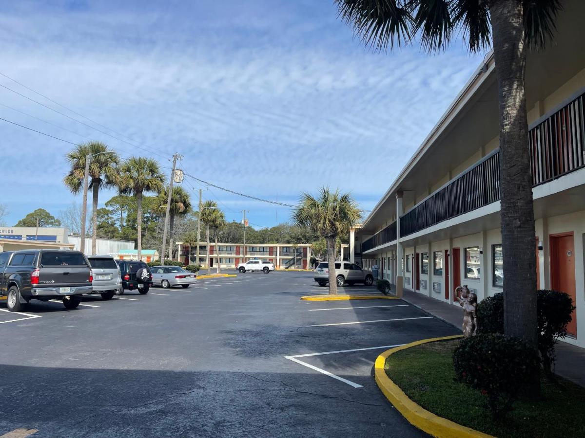 Hole Inn The Wall Hotel - Fort Walton Beach - Sunset Plaza - Nearby Beaches & Hurlburt Esterno foto