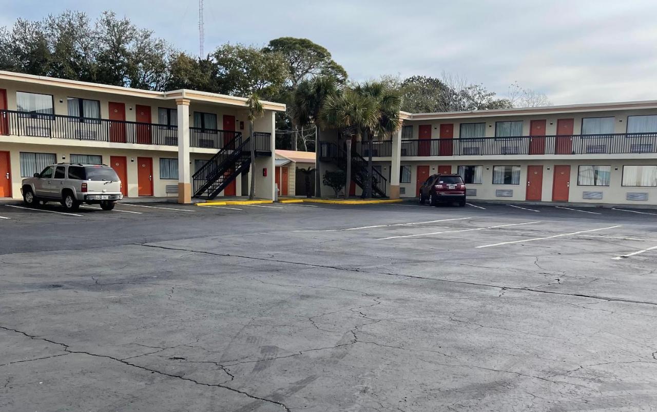 Hole Inn The Wall Hotel - Fort Walton Beach - Sunset Plaza - Nearby Beaches & Hurlburt Esterno foto