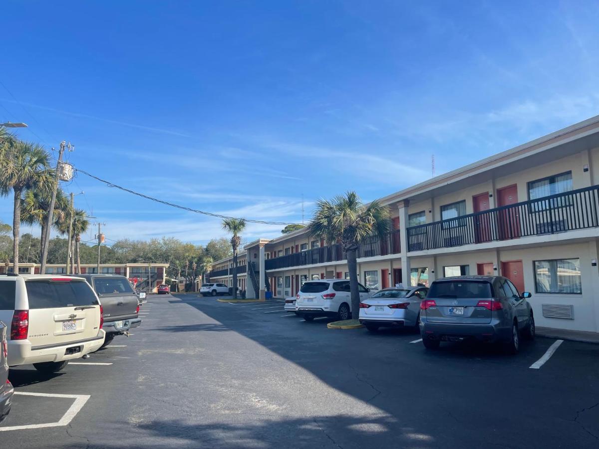 Hole Inn The Wall Hotel - Fort Walton Beach - Sunset Plaza - Nearby Beaches & Hurlburt Esterno foto