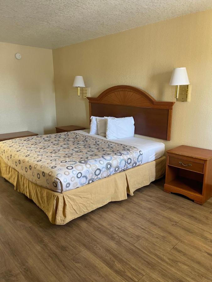 Hole Inn The Wall Hotel - Fort Walton Beach - Sunset Plaza - Nearby Beaches & Hurlburt Esterno foto