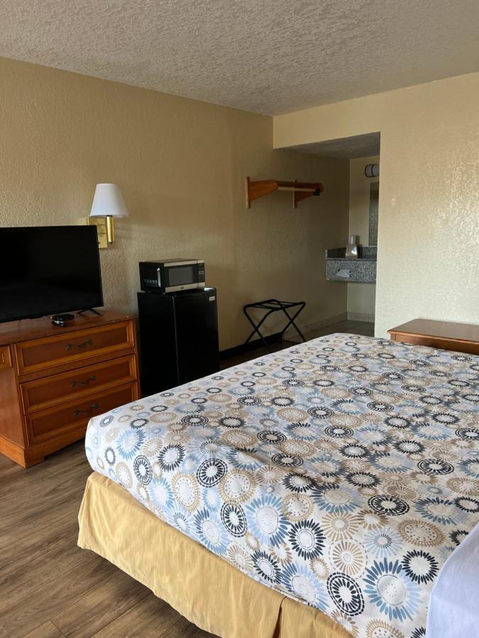 Hole Inn The Wall Hotel - Fort Walton Beach - Sunset Plaza - Nearby Beaches & Hurlburt Esterno foto