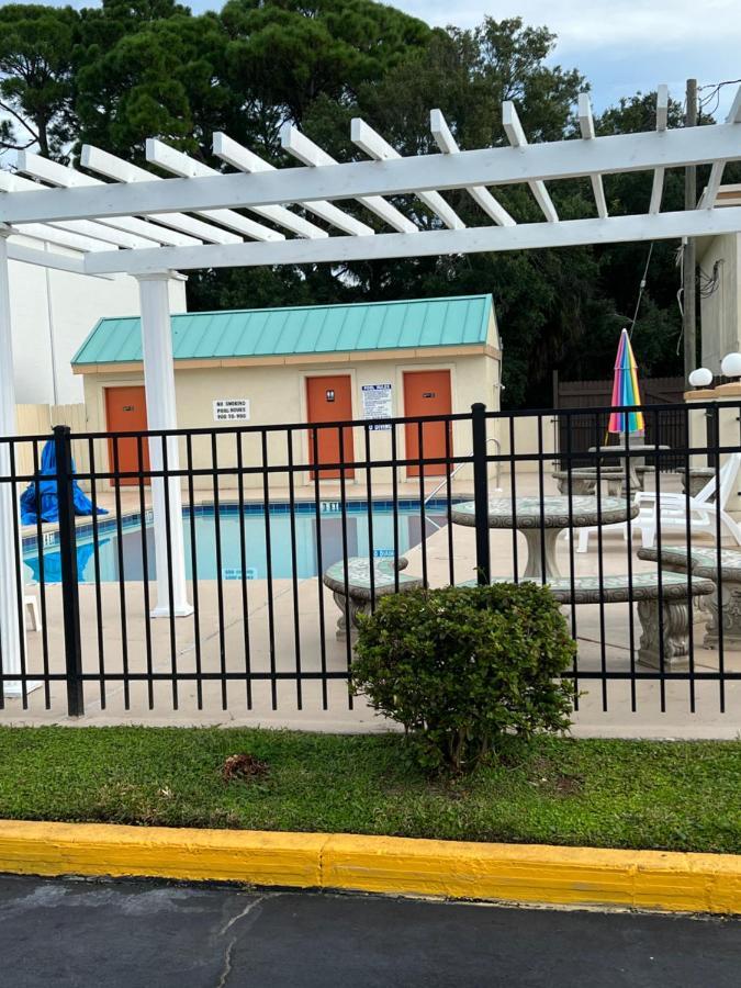 Hole Inn The Wall Hotel - Fort Walton Beach - Sunset Plaza - Nearby Beaches & Hurlburt Esterno foto