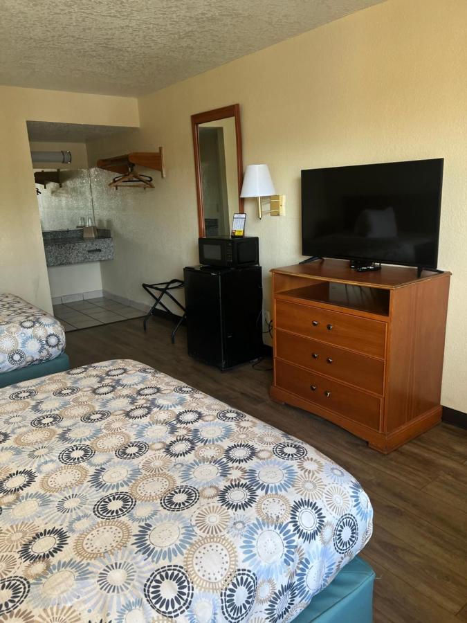 Hole Inn The Wall Hotel - Fort Walton Beach - Sunset Plaza - Nearby Beaches & Hurlburt Esterno foto
