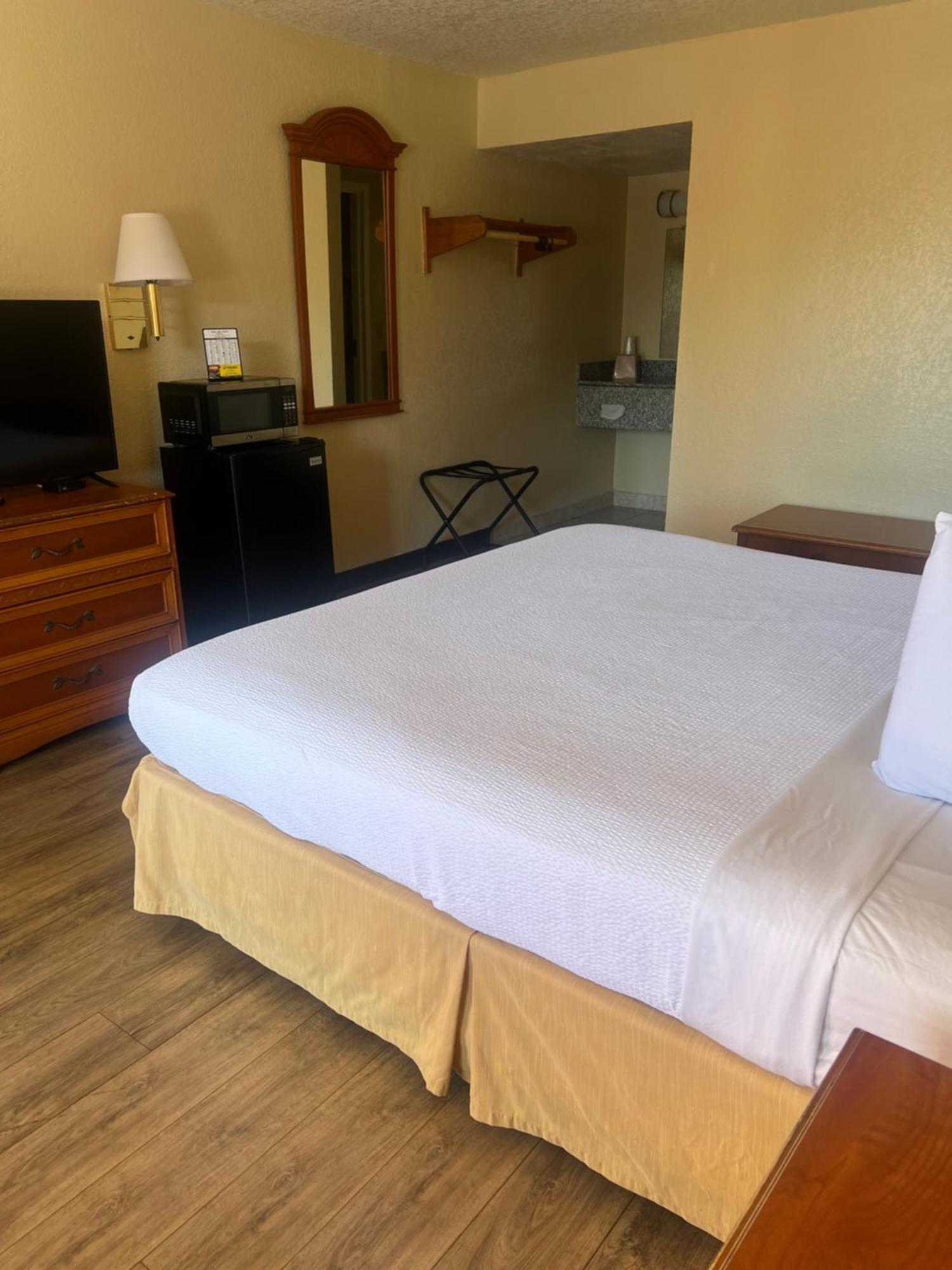Hole Inn The Wall Hotel - Fort Walton Beach - Sunset Plaza - Nearby Beaches & Hurlburt Esterno foto