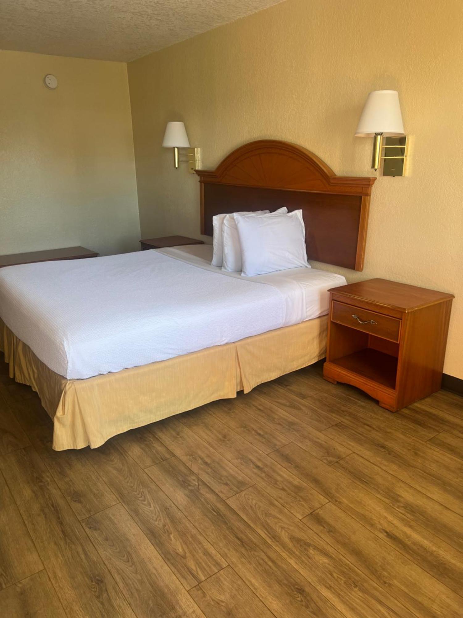 Hole Inn The Wall Hotel - Fort Walton Beach - Sunset Plaza - Nearby Beaches & Hurlburt Esterno foto