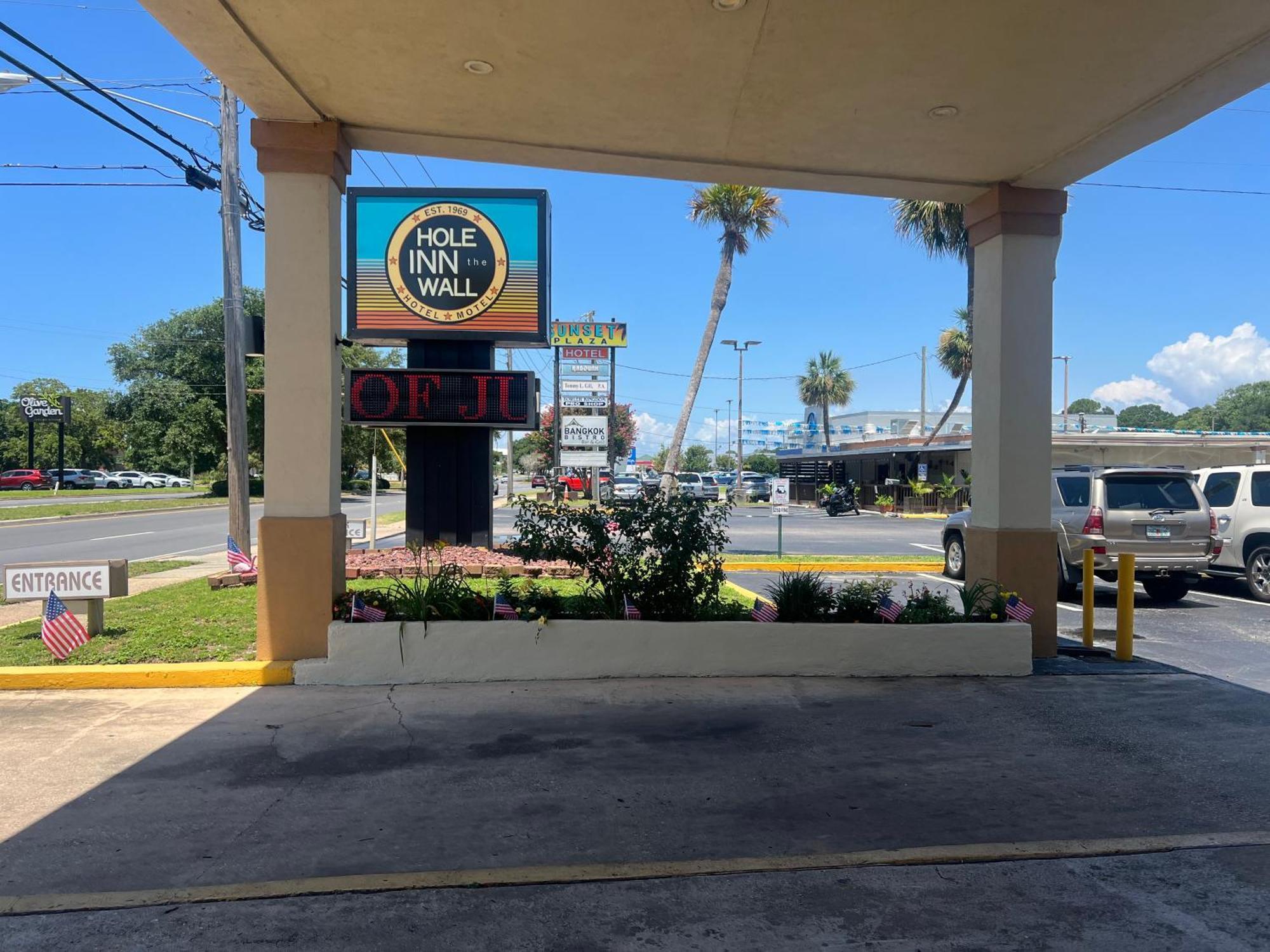 Hole Inn The Wall Hotel - Fort Walton Beach - Sunset Plaza - Nearby Beaches & Hurlburt Esterno foto