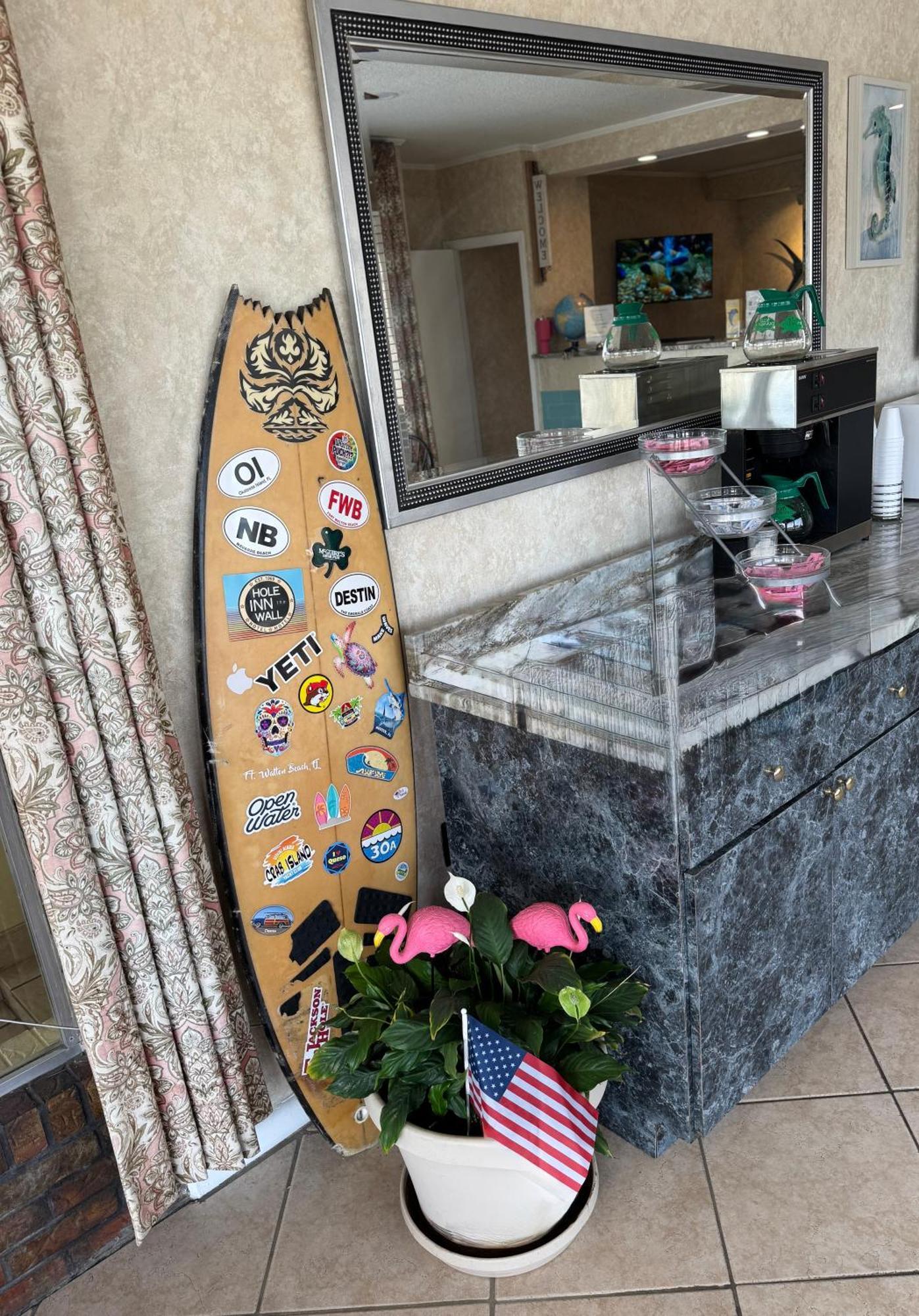 Hole Inn The Wall Hotel - Fort Walton Beach - Sunset Plaza - Nearby Beaches & Hurlburt Esterno foto