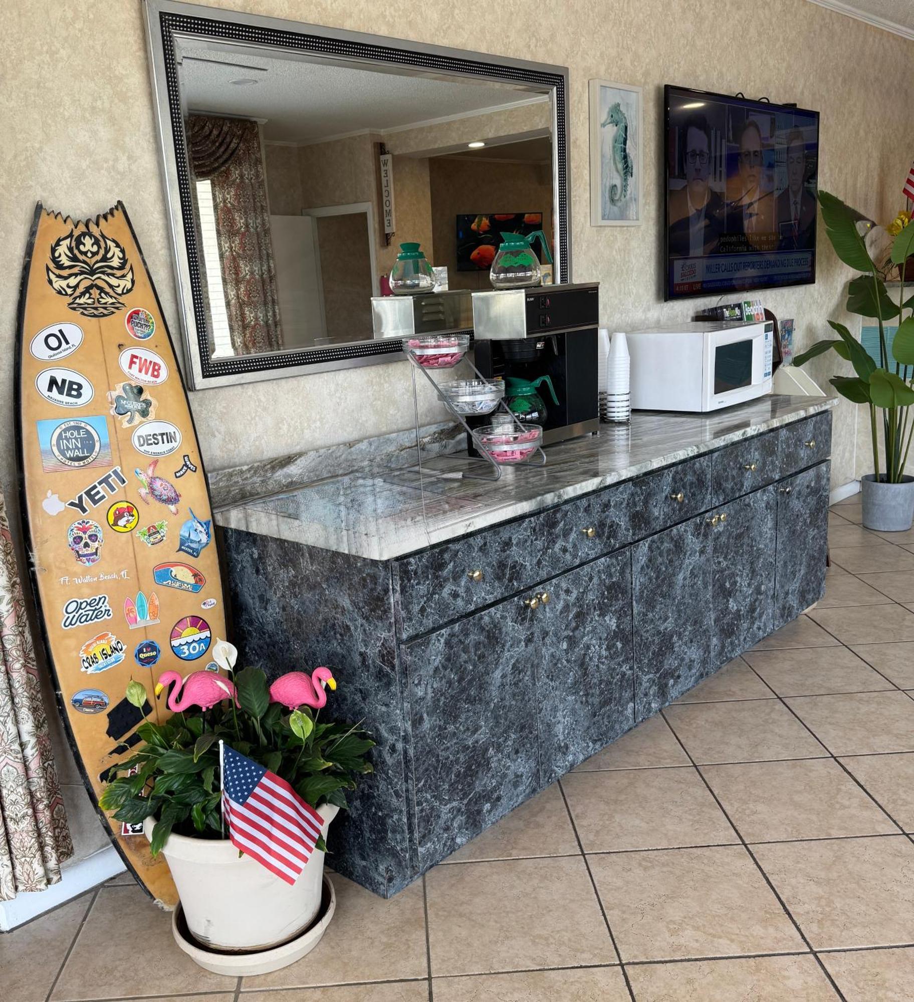 Hole Inn The Wall Hotel - Fort Walton Beach - Sunset Plaza - Nearby Beaches & Hurlburt Esterno foto