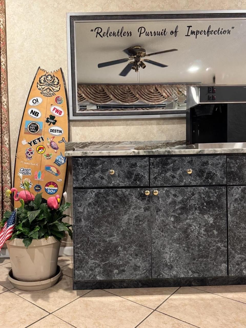 Hole Inn The Wall Hotel - Fort Walton Beach - Sunset Plaza - Nearby Beaches & Hurlburt Esterno foto